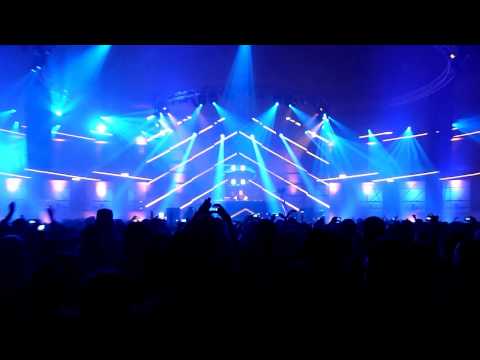 ASOT 500 Den Bosch - Markus Schulz | Intro + Wippenberg - U R (Markus Schulz Big Room Intro Mix)