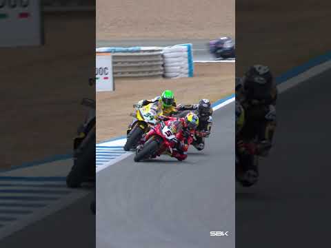 Montella and Bassani battle it out in Race 2 🍿 | 2026 #SpanishWorldSBK 🇪🇸