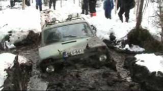 preview picture of video 'Lada Niva 4x4 in deep mud'