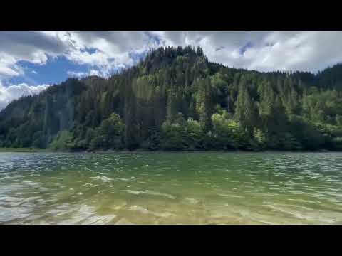 Lacul Petrimanu se află în Munții Latoriței