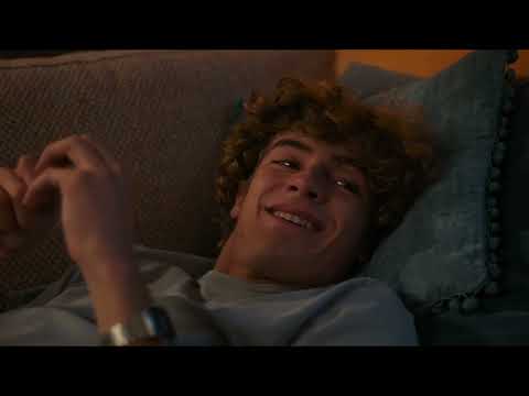 Le Test (2021) - LSD feat. Sia & Diplo & Labrinth "Thunderclouds" scene