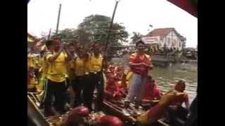 preview picture of video 'Lễ hội bơi thuyền làng đăm 2010'