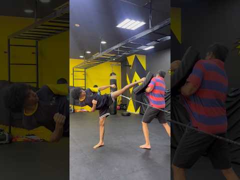 Kickboxing skills 🦵💪 #kickboxing #kickskills #boxing #kick #workout #fighting #shorts #2ccluboman
