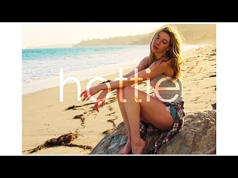 Alicia Sky - Hottie (Official Lyric Video)