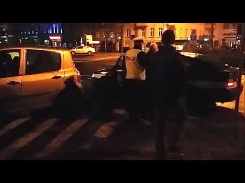 Na ul. Sienkiewicza w Słupsku, pijany kierowca potrącił kobietę z dzieckiem - 23.02.2016