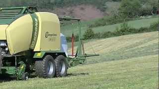 preview picture of video 'Enrubannage CLAAS AXION + KRONE COMPRIMA CV 150 XC'