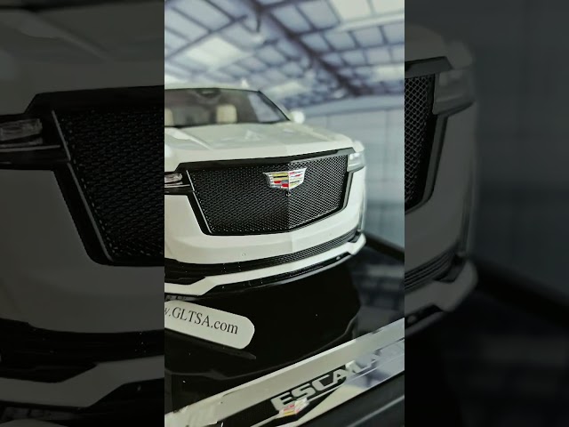 RARE Cadillac Escalade White 1:18 MotorHelix LIMITED 199 PCS