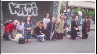 Muslim Thug Tries To Break Up Prayer, Catholic Makes BRUTAL Example Of Him