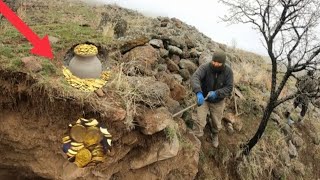 Eşkıya hazinesinin odasının kapağının arkasında define bulma anı