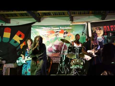 Kyekyekule - Papa Chris and the Bibiba Band live in concert