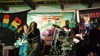Kyekyekule - Papa Chris and the Bibiba Band live in concert