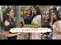 मैं आज Parlour आयी हूँ और मानिषा मेरी साथ आय