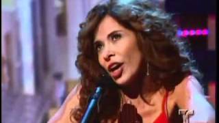 Gloria Trevi - Con Los Ojos Cerrados (Versión Acústica)