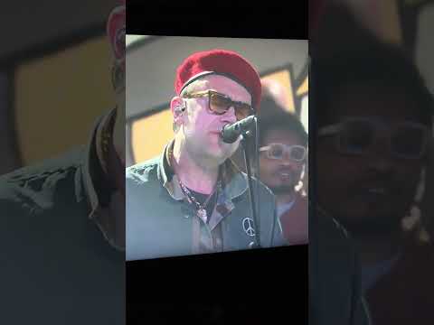 Gorillaz - The Moon Cave live at SNL
