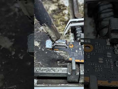 Ganti konektor charger type C #smartphone #repair #komponenelectronik #phonecase #tech #phonerepair