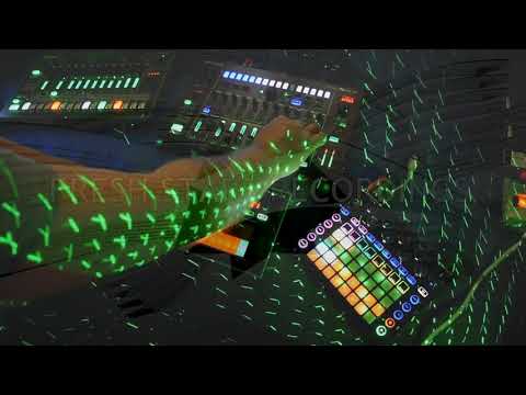 toyz make noize - mini moog tribe MOOG MOTHER 32 AIRA TB3 TR 8