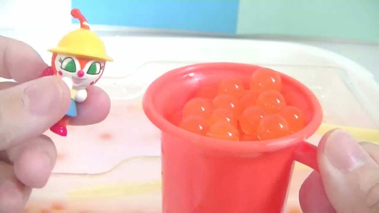ドキンちゃんぷよぷよボールプールでおたわむれ！！アンパンマンも！ -Orbeez Water Ball-