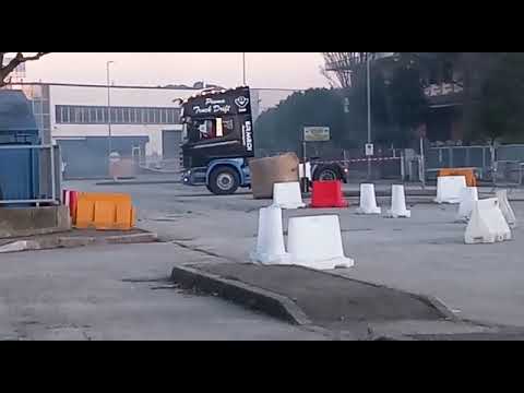 Riccione Motor Fest 2023 Scania 144 530 quando non ti basta lo sterzo 🙉🙉🙉🙉@