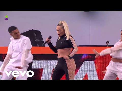 Rita Ora - 'Lonely Together' (Live Performance)