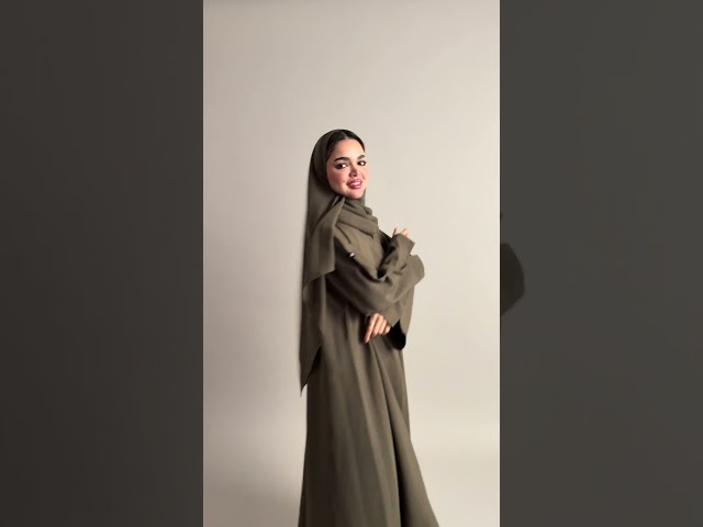 عباية كتان أكمام واسعة بفتحة ناعمة نحاسي معتق