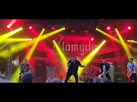 Videoclip de Vaatteet pois (Live) — Klamydia