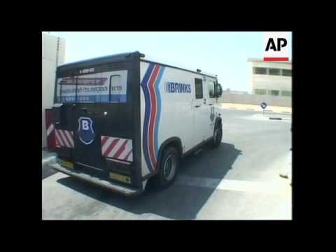 Queues as Israel transfers money to cash-starved Gaza