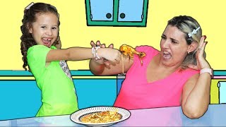 VALENTINA BRINCANDO DE BABÁ COM A MAMÃE VALENTINA BRINCANDO DE BABÁ COM A MAMÃE