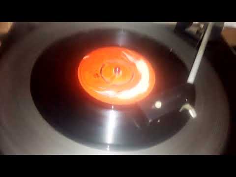 VERONIQUE ICHIENI.HUNDWHE 146 SIDE B BY JOTHAM ONONO PADDY NA ORCH.NYANZA SUCCESS.