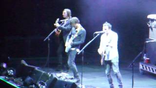 SHINY MAGAZINE -- Jet live at Acer Arena; Nov 11th, 2010
