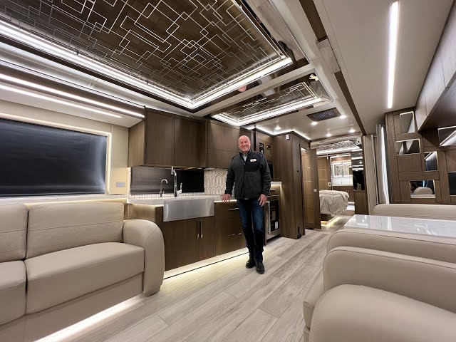 Preview image of 2023 Newmar King Aire 4596 With Coffee Bar & Walk-in Pantry! (17N221322) youtube video