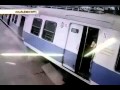 В Мумбаи поезд «взлетел» из-за ошибки машиниста. Видео 