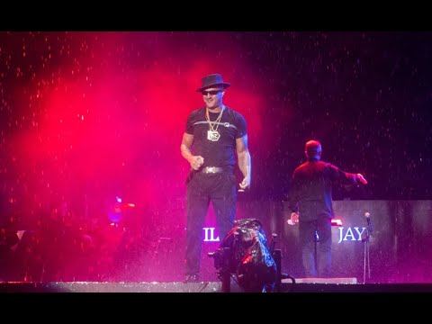 Racionais MCs' show has Heliópolis Symphony Orchestra overshadowed by rain at The Town 2023