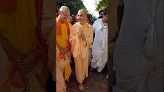 HH Radhanath Swami Maharaj & HH Sachi Nandan Swami Maharaj 🌺🙏 #radhanathswami #harekrishna #iskcon