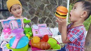 Download lagu Drama Masak masakan Mainan Anak Salsa and family... mp3