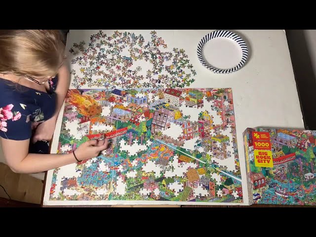 Vídeo relacionado con The Magic Puzzle Company - Magic Puzzles Serie 4 - Juego de 3 Rompecabezas, Big Rock City, The Awakened Artifacts y The Peckish Pirates, 1000 Piezas