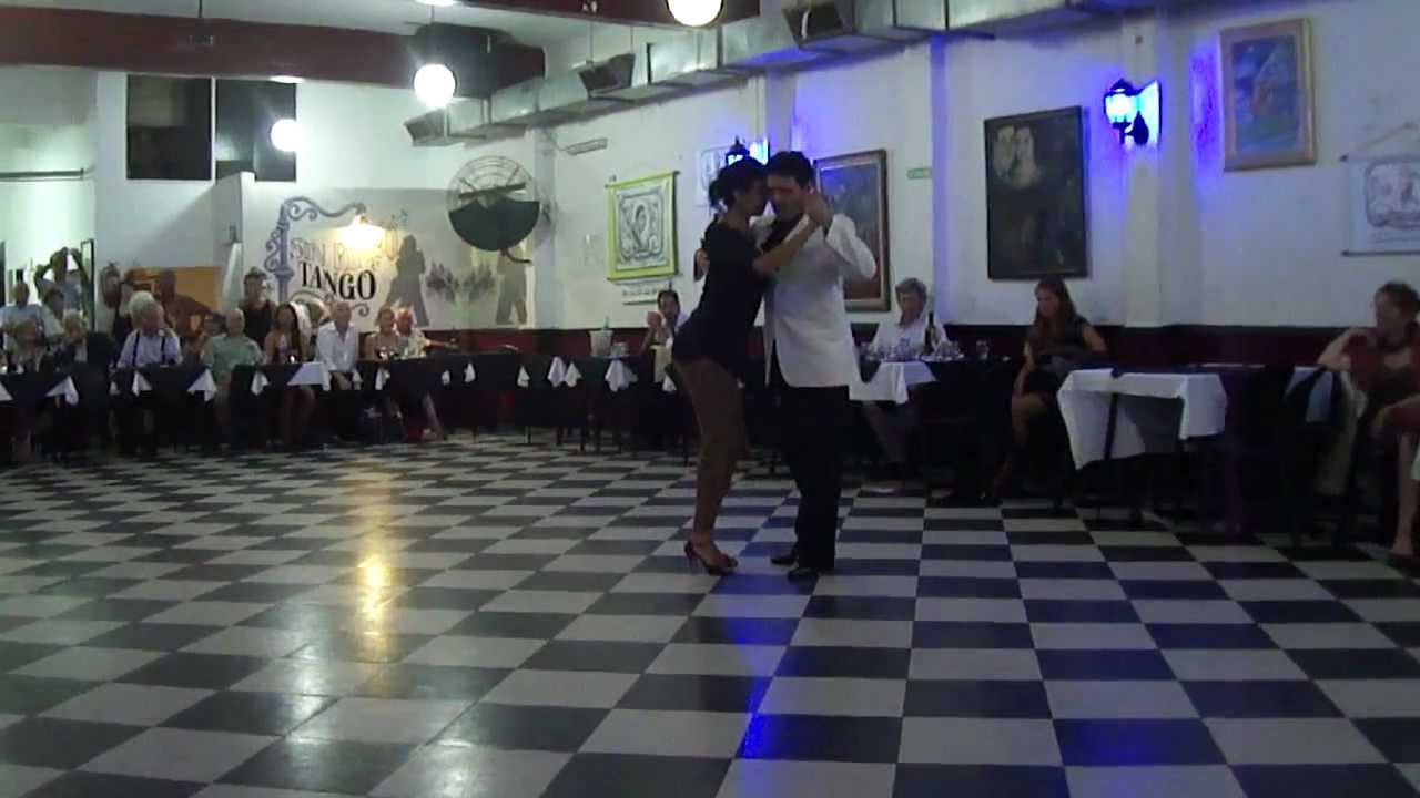 Bailan Natacha Poberaj y Carlos Rivarola en el Sin Rumbo, de Julio Duplaa