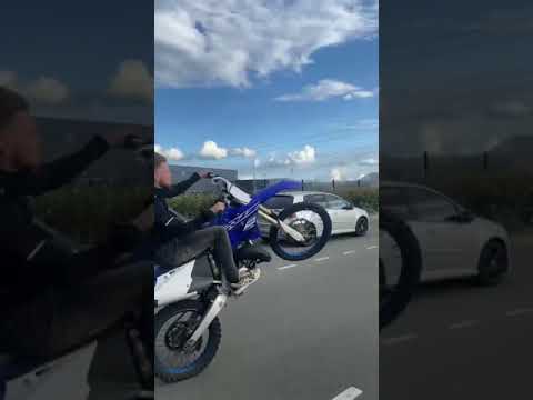 Il rentre dans une voiture en roue arrière 😱🥵 #short #foryou @axelito.bklf @axelito.bklf