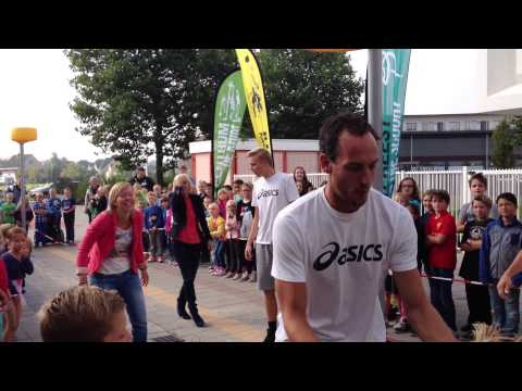 Korfbalstars bij opening korfbal palen Hardenberg