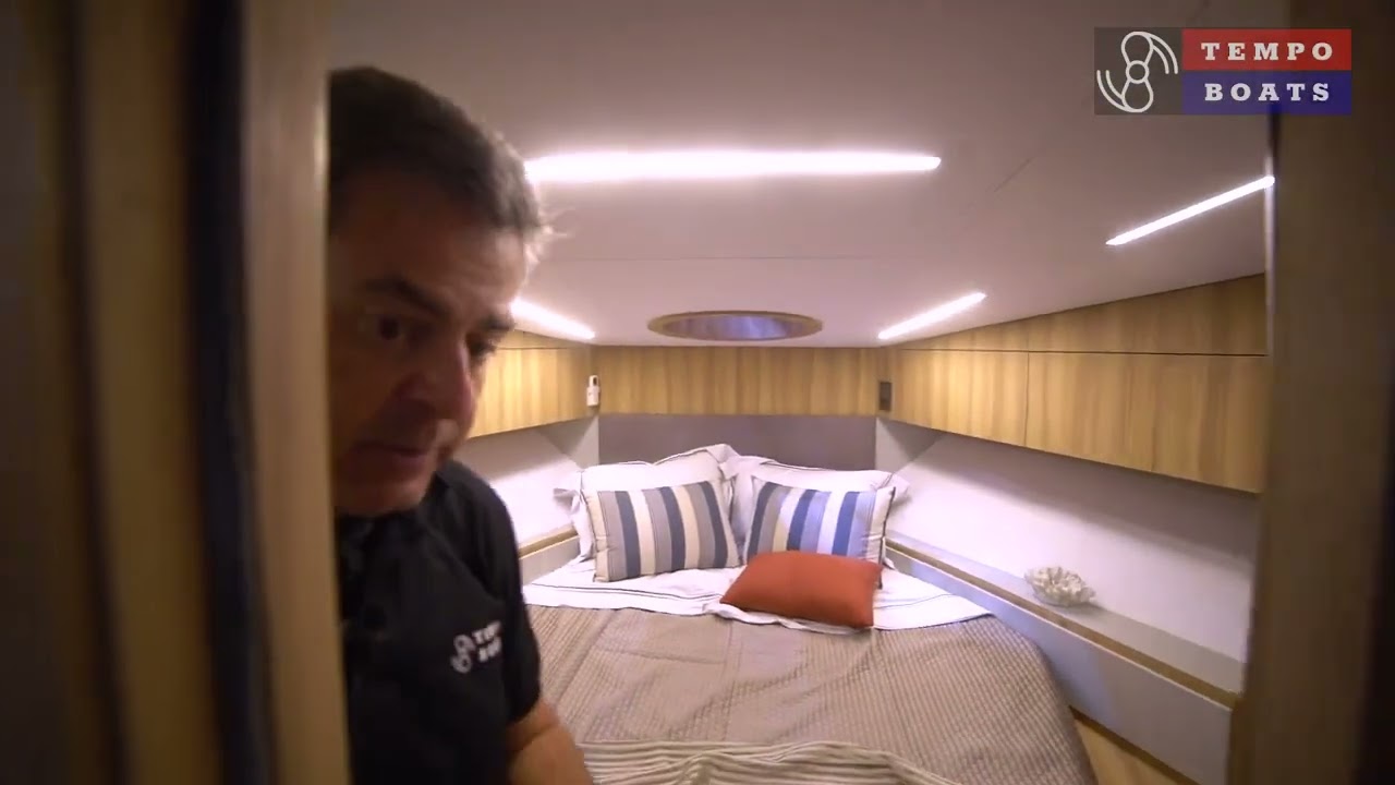 V450 Premium - Yacht Tour
