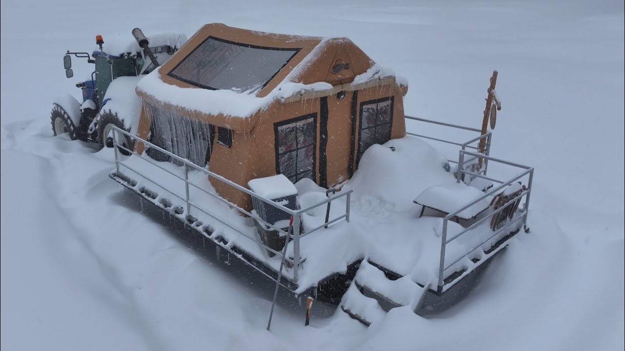 CAMPING WITH A TRACTOR IN HEAVY SNOW