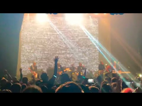 “Idiot Box” 📺 performed by The Aquabats + The Baron von Tito (Travis Barker) 4/7/18