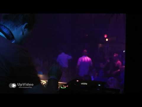 Dazzle @ Lexion playing Calvin Harris - I'm Not Alone (Tiesto Remix) 11-07-09