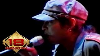 Download lagu TAMPIL KERENNN ' Tipe - X ' BAWAKAN LAGU - CUMA MAIN MAIN (Live Konser Palembang 2006) mp3
