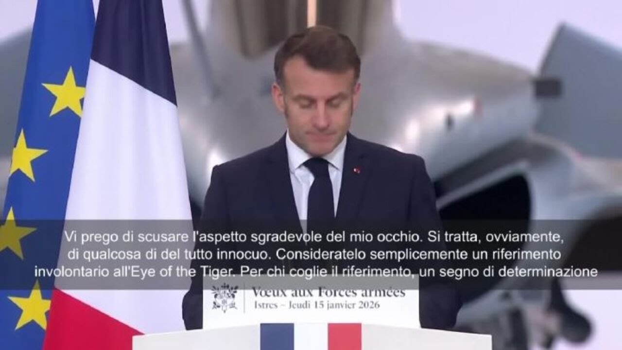 Macron sul palco con occhio gonfio scherza: Un riferimento all'Eye of the Tiger