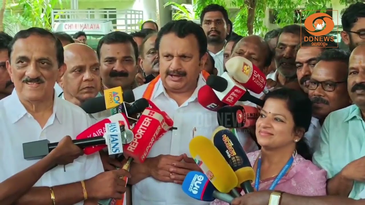 അച്ഛൻ ലീഡർ കെ.കരുണാകരനും അമ്മയും അന്തിയുറങ്ങുന്നിട