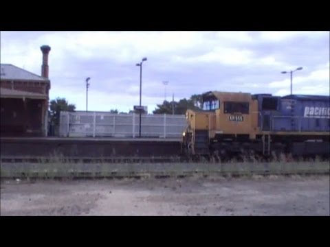 Pacific National Xr 555 & G on grain train stawell 2-11-2011
