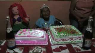 preview picture of video '95 años ¡Feliz Cumpleaños Abuela María Mora 19 de Dic'14'