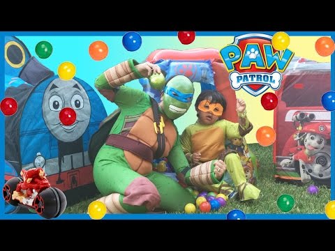 PAW PATROL Nickelodeon BALL PIT CHALLENGE with Play Tent