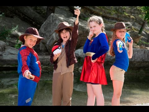 Little Superheroes 16 - Spiderman, Super Girl and Haze vs. Excavator
