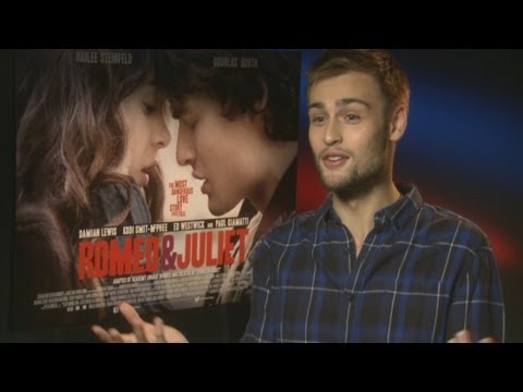 ダグラス・ブース『ロミオとジュリエット』インタビュー。俳優が新作映画でロミオに挑むことを語る (Douglas Booth Romeo and Juliet interview: Actor talks taking on Romeo in new film)